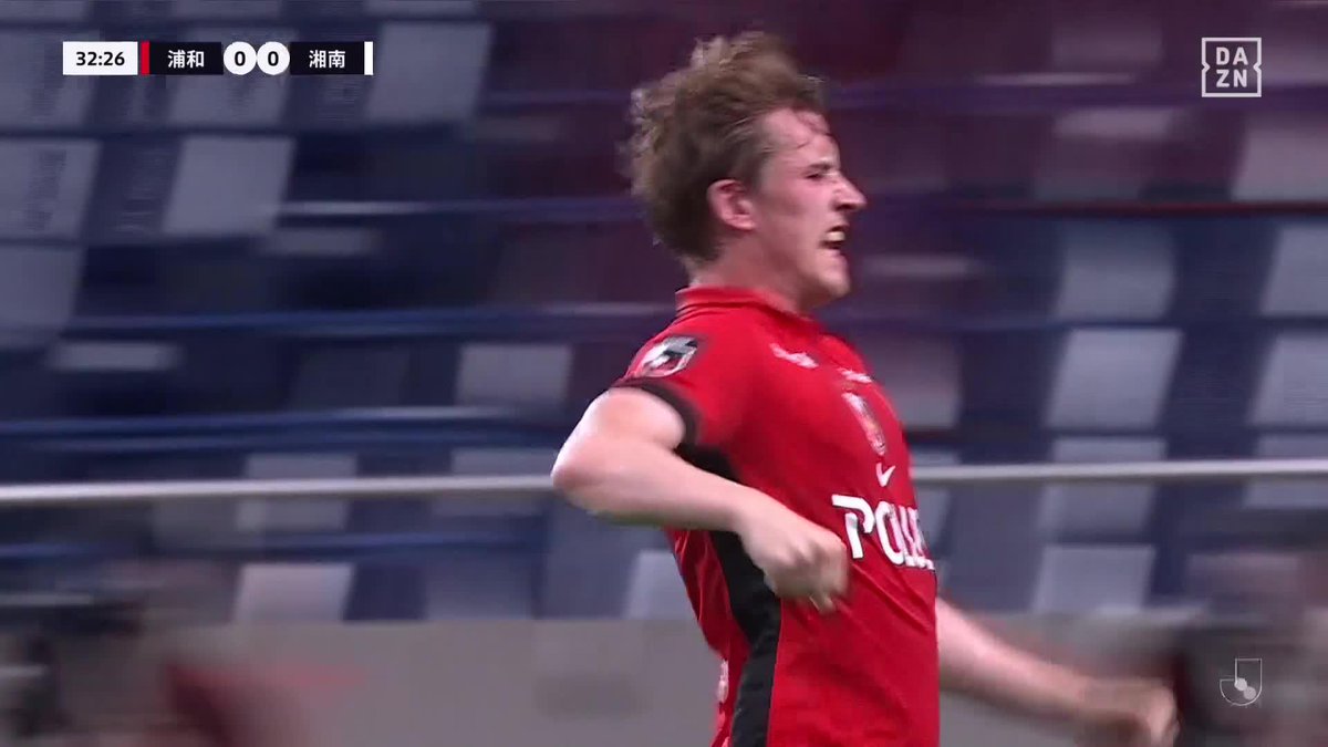 ♦️ セットプレーから先制 ⚽️ 直前にゴール取り消しも… #渡邊凌磨 → #ホイブラーテン で正真正銘のゴール！ #浦和レッズ が #湘南ベルマーレ から先制。 🎥：DAZN Japan