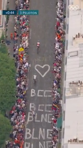 C'était incroyable l'été dernier ! 😍 Rendez-vous dimanche sur la Butte Montmartre pour revivre ça lors de la dernière étape du Tour de France 🚴 🇫🇷 #JeuxOlympiques #Paris2024