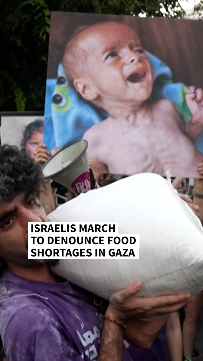 VIDEO: 🇮🇱 🇵🇸 Israeli activists march to denounce food shortages in Gaza Israeli activists march in Tel Aviv with sacks of flour to denounce the ongoing food shortages in the Gaza Strip #AFPVertical