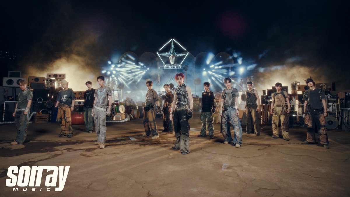 BUS 'BOSS IN THE BUILDING' Performance Video 🔗: #BUS_BOSSINTHEBUILDING #BUSbecauseofyouishine