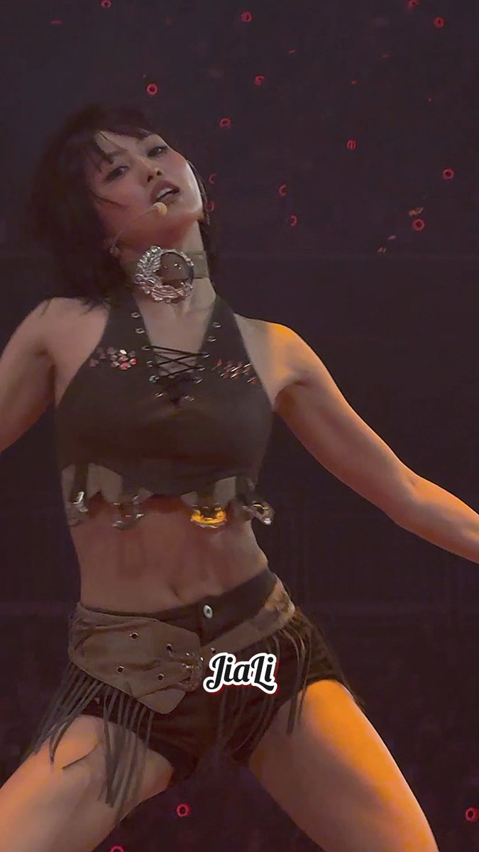 OBSESSED WITH THE WAY MOMO MOVES HER BODY