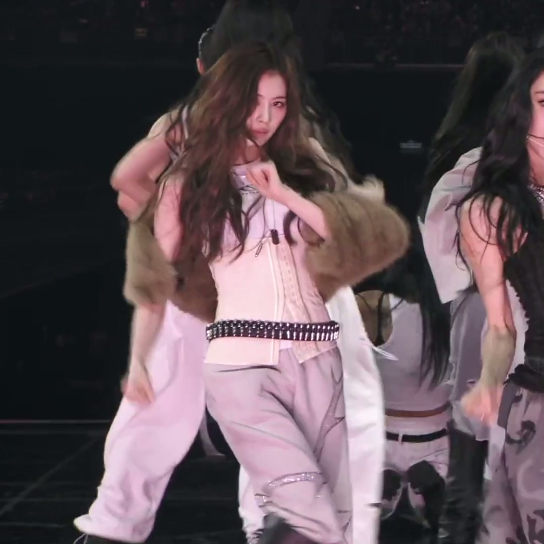 SANA ATE THIS UP, IM OBSESSED