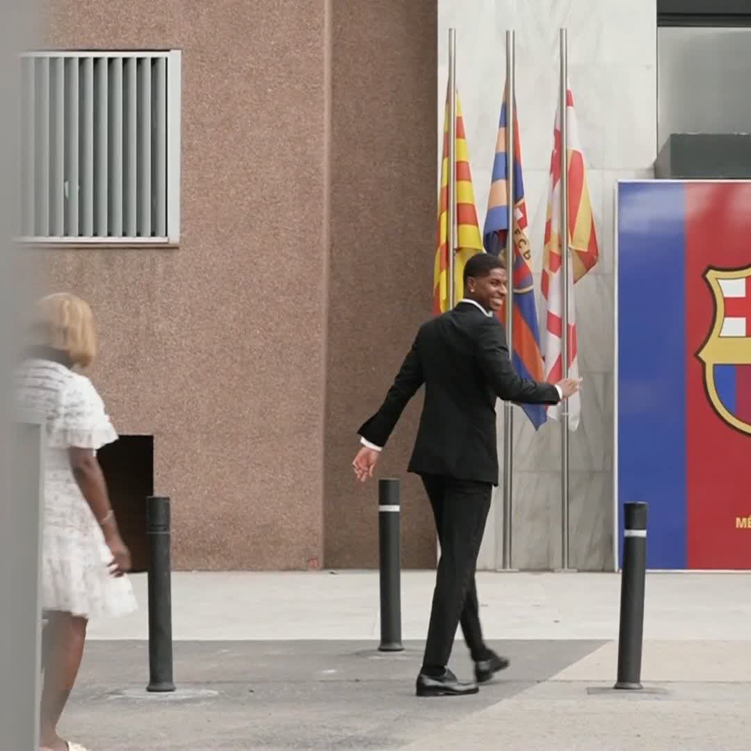 Marcus Rashford has arrived at Barcelona with him expected to be officially unveiled as a player later today 🚨