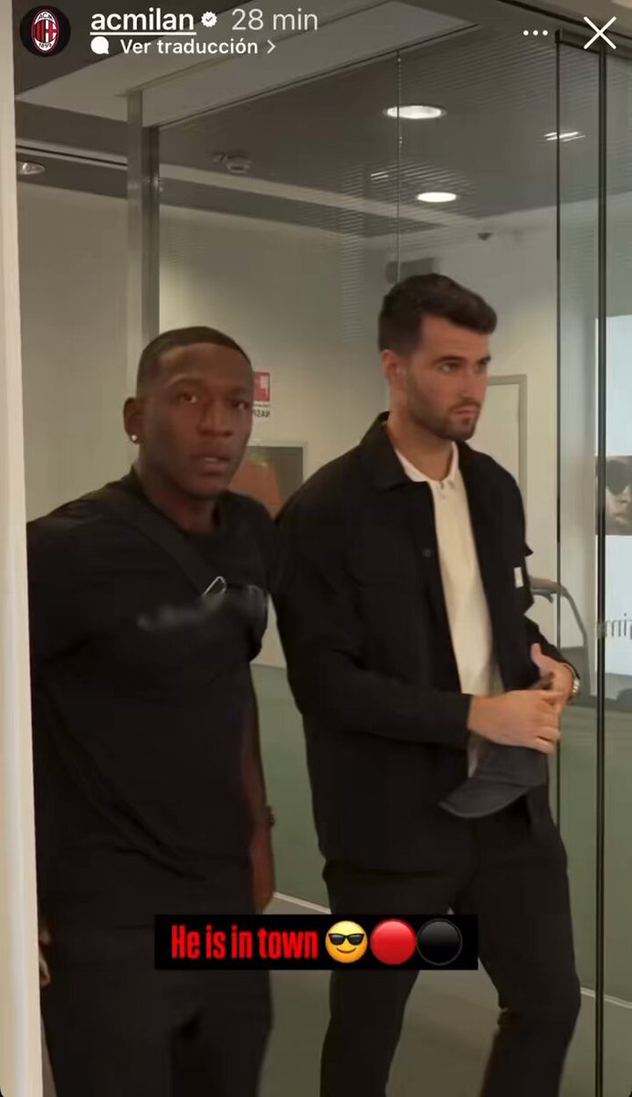 Ya llegó a la ciudad de Milán Pervis. Jugará en el AC MILAN. Sin tilde en la a. Lo que lleva tilde es la ciudad en español. En italiano es MILANO. En español es MILÁN. Todavía tengo disponibilidad si quieren clases de italiano por zoom.