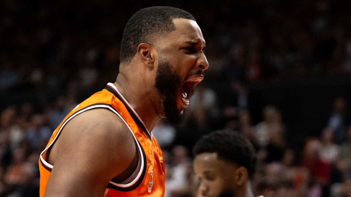 🔥 Fue LA SENSACIÓN del #PlayoffLigaEndesa... y llega a Zaragoza con ganas de seguir poniendo 𝙚𝙣𝙚𝙧𝙜𝙞́𝙖 𝙙𝙤𝙢𝙞𝙣𝙞𝙘𝙖𝙣𝙖 en la cancha. Sí, Casademont Zaragoza, esta bienvenida es de las que molan mucho. ¡Cómo os lo vais a pasar esta temporada con JOEL SORIANO! #LigaEndesa