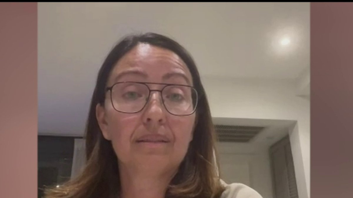 🔴 "Un enfant a chanté une chanson en hébreu, et le personnel a menacé d’appeler la police et leur a sommé de descendre de l'appareil" : des enfants juifs d'une colonie de vacances expulsés d’un vol Vueling - Le témoignage choc de Karine Lamy dans #LePrime