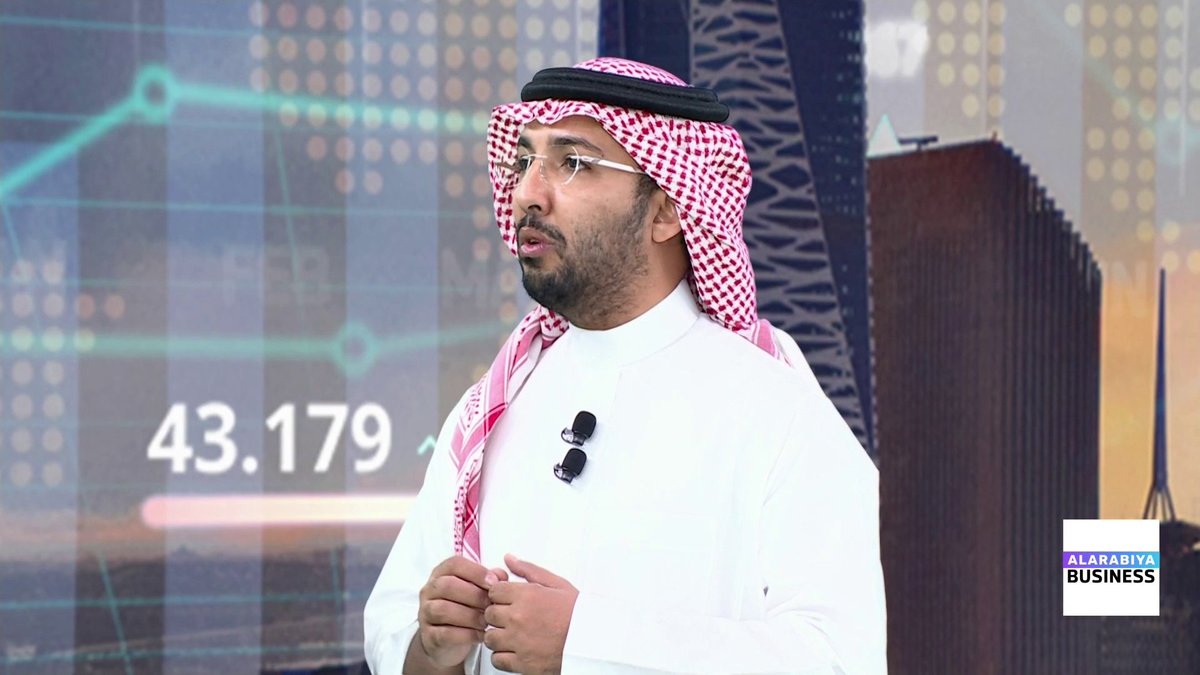 🔴 رئيس شركة فيلا المالية حمد العليان ظهر اليوم على شاشة "العربية Business" من الرياض ويقول: - السوق تعيش "إجازة صيفية" والمستثمرون في حالة ترقب وسط ضعف السيولة. - تقرير الهيئة يشير إلى توجّه أموال الأفراد نحو وول ستريت.. يا ليتك تظهر كل يوم يا حمد..