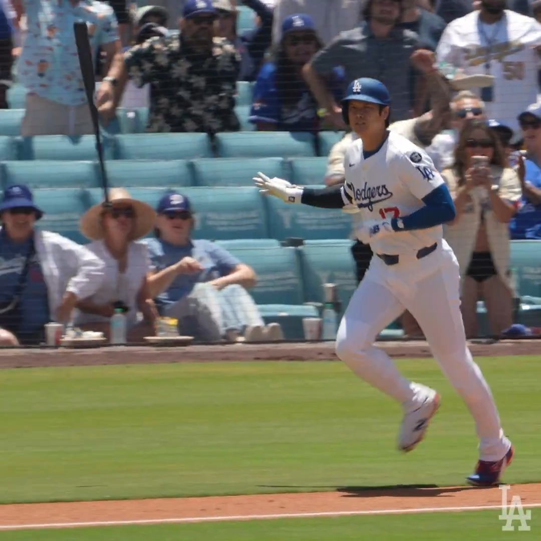 大谷翔平のバットフリップ！👀 5試合連続ホームランは今季メジャー最多＆球団記録タイ メジャー記録は8試合連続本塁打 🎥Los Angeles Dodgers #大谷翔平 #ドジャース