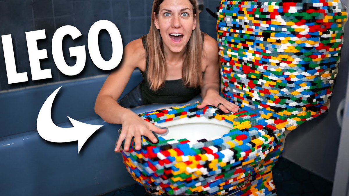 I built a working LEGO TOILET
