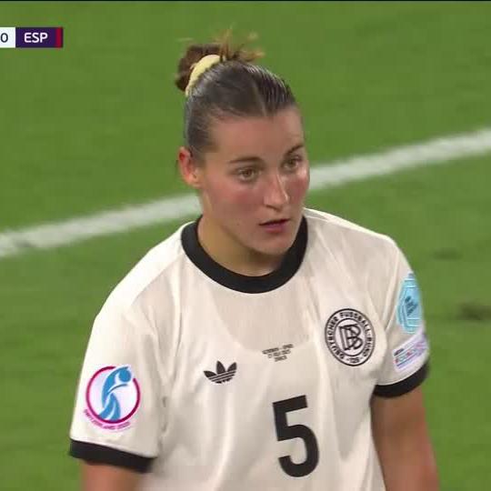 Drama in stoppage time 🤯 Cata Coll makes a point-blank save to deny Carlotta Wamser 🤚⛔ 📺 Stream #WomensEuro2025 on DStv: #HereForHer