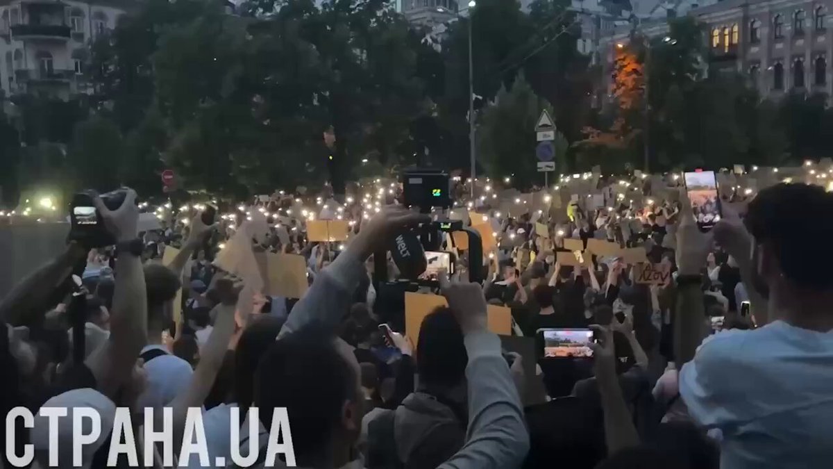 ゼレンスキーが反汚職委員会を自らの管轄下に置いたことで反政権デモが勃発していますが、キエフ市民が自らの意思で行っているかは疑問です。これはゼレンスキーを排除したい米国とその影響力を排除したい英国の勢力争いかもしれません。詳細は国際情勢サークルにて