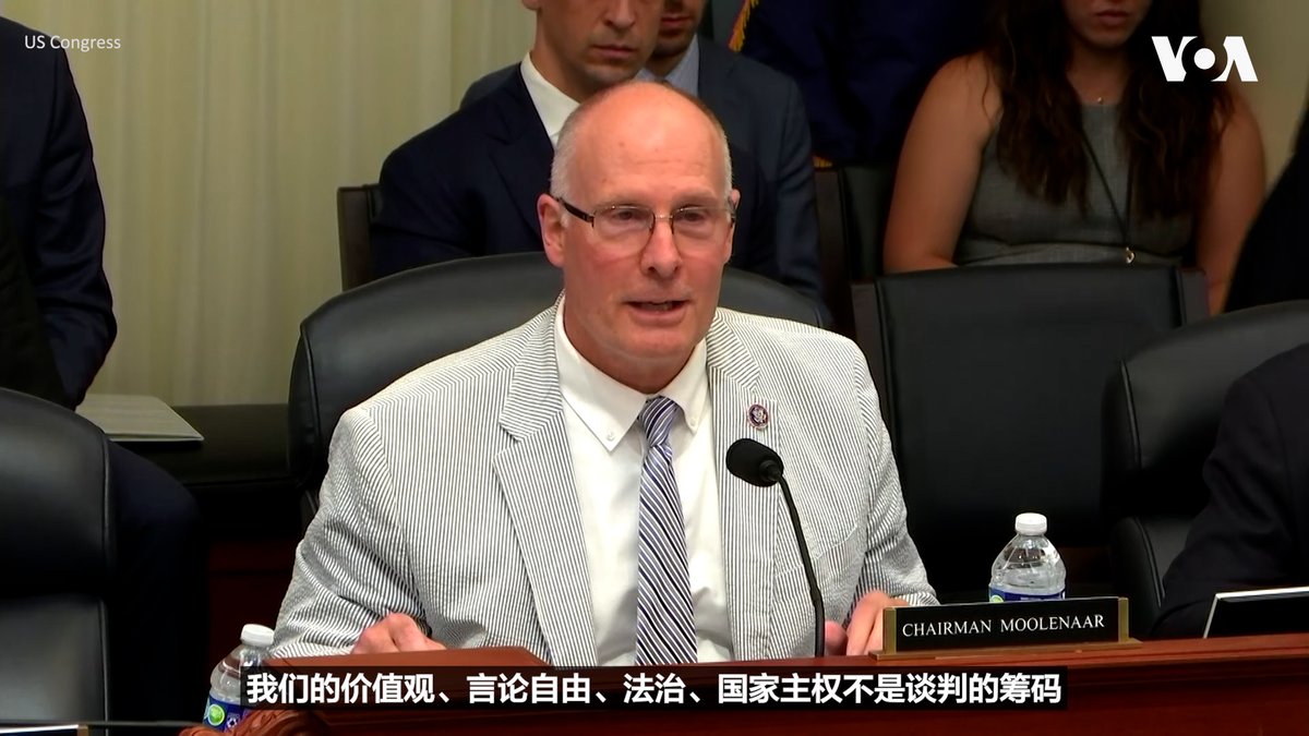 “我们可以让对报复的恐惧左右我们的外交政策,我们也可以制造工具和建立联盟来进行反击,”众议院美国与中共战略竞争特设委员会主席穆勒纳尔(John Moolenaar)7月23日在如何应对北京对民主国家的经济胁迫的听证会上说。罕见的在听证会上作证的前澳大利亚总理莫里森与前美驻日大使伊曼纽尔也提出了同样的建议。 更多内容👉