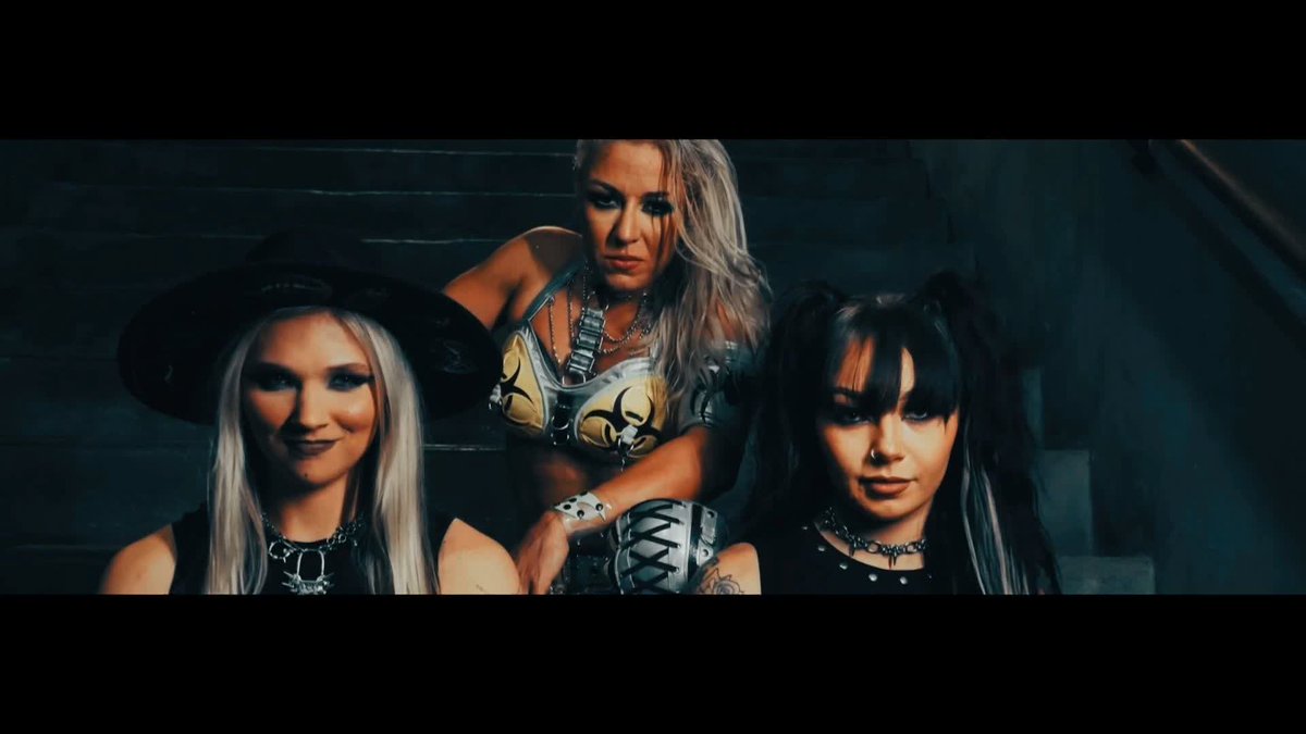 “It’s a triangle of MADNESS.” Thekla テクラ, Skye Blue, and julia hart have one goal: infect the entire Women’s Division! Watch #AEWDynamite presented by #SharkWeek LIVE on TBS & HBO Max