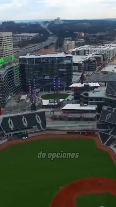 Los Bravos prácticamente construyeron una ciudad alrededor de Truist Park 🤯. Conoce "The Battery" el complejo que rodea el estadio de los Bravos de Atlanta 🏙️.