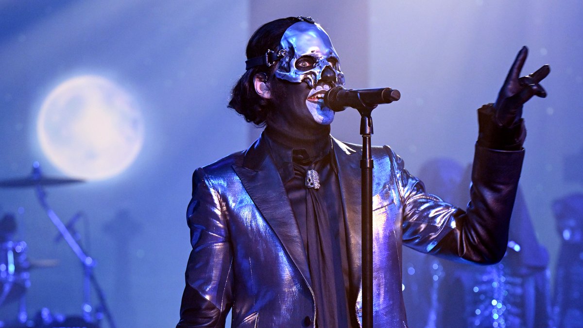 [MESSAGE FROM THE CLERGY] We wish to inform you Papa V Perpetua brought a thunderous storm to Studio 6B to perform “Lachryma”! We dare you to watch ⬇️ #FallonTonight