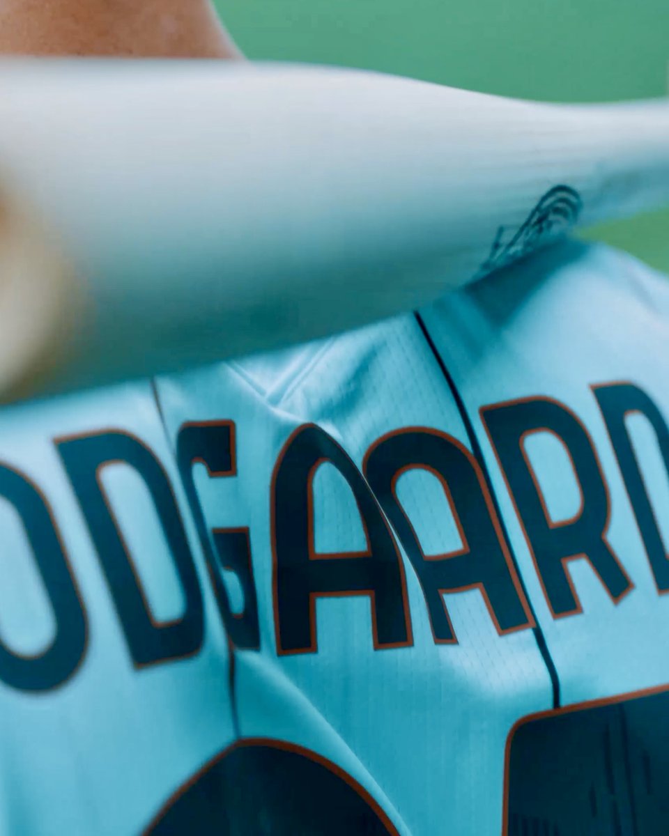 𝐎𝐮𝐫 𝐧𝐞𝐰 𝐀𝐰𝐚𝐲 𝐤𝐢𝐭 𝐢𝐬 𝐚 𝐇𝐈𝐓 💥⚾️ Acquistalo ora 👉 #WeAreOne | Macron