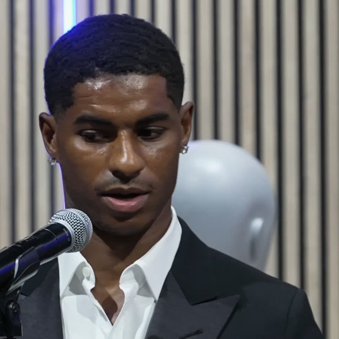 "It's more important to me that we win" 🏆 Marcus Rashford was asked if he could top Gary Lineker's success at Barcelona 🤔