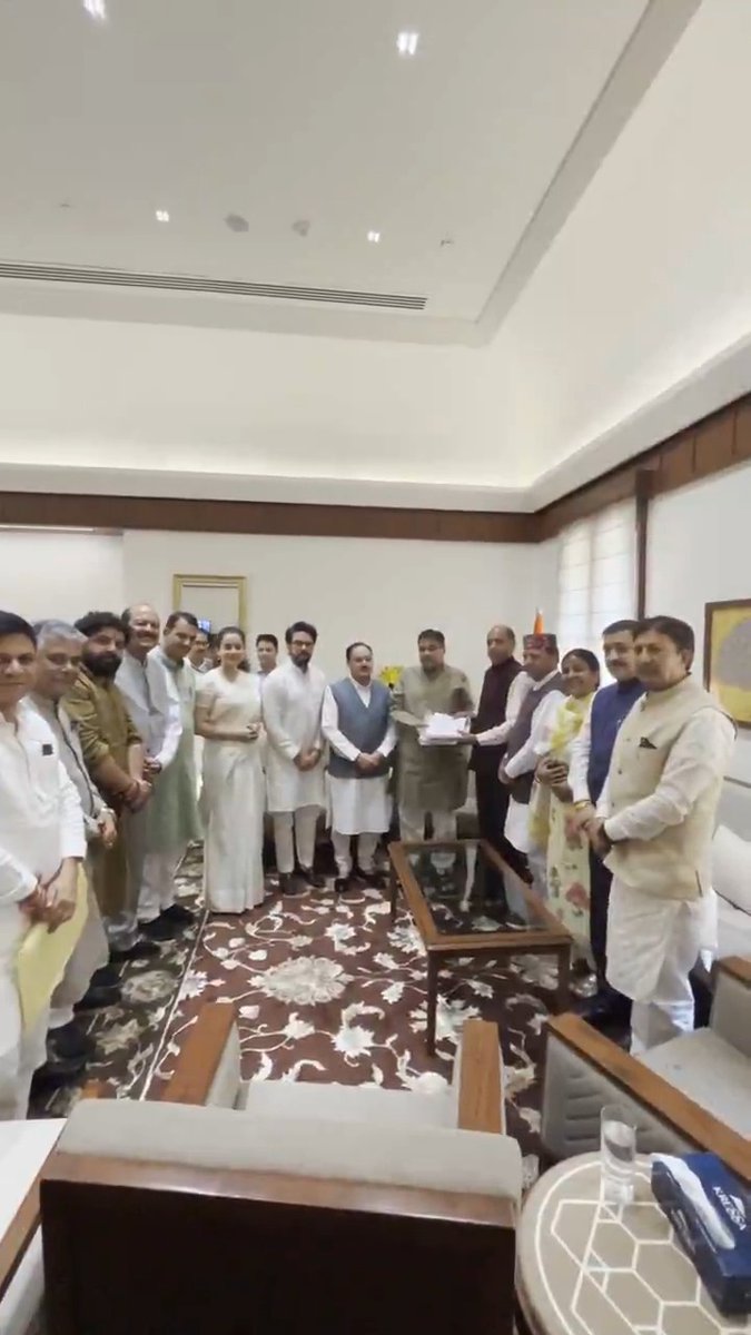 📍संसद भवन, नई दिल्ली संसद कक्ष में विभिन्न क्षेत्र के सांसदों ने भेंट कर क्षेत्रों में चल रहे विकास कार्यों पर चर्चा की। #MonsoonSession #Parliament #ParliamentSession2025