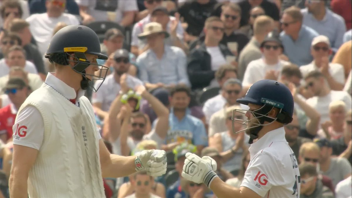 A SUMPTUOUS drive from Zak Crawley 😍