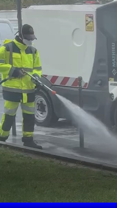 La mairie de Villeneuve-Saint-Georges (Val-de-Marne) utilise depuis le mois de mai un spray bubble-gum pour masquer les odeurs d'urine dans sa ville