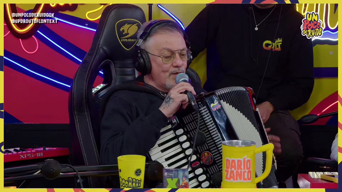 Uno de los momentos mas emotivos de la historia de UPDR 😭❤️‍🔥 Dario Zanco le regala su acordeon a Pinky 🫶🏼🪗