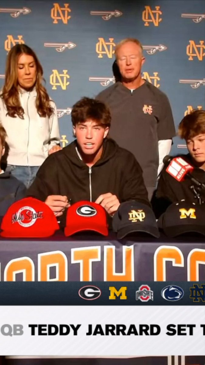 The moment four-star QB Teddy Jarrard announced his commitment to Notre Dame ⤵️☘️