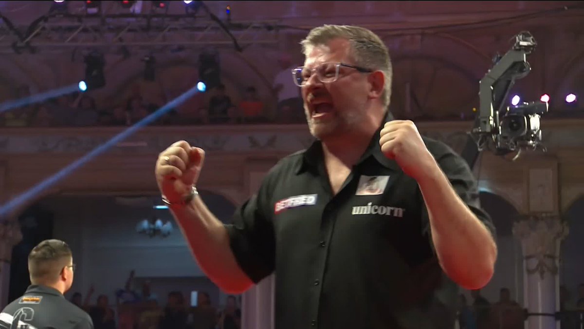 WADE INTO THE LAST FOUR! James Wade does it again on the Winter Gardens stage! The 2007 champion defeats Gian van Veen 16-13 to reach his TENTH World Matchplay semi-final! 📺 #MatchplayDarts | QF