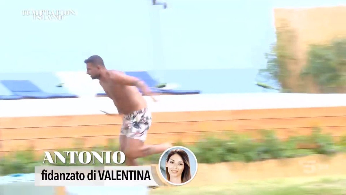 Prima cosa che penseresti vedendo questa reazione è che la sua fidanzata ha limonato il tentatore e invece no, il tentatore ha detto TRIBUNA POSILLIPO 🩵 #TemptationIsland