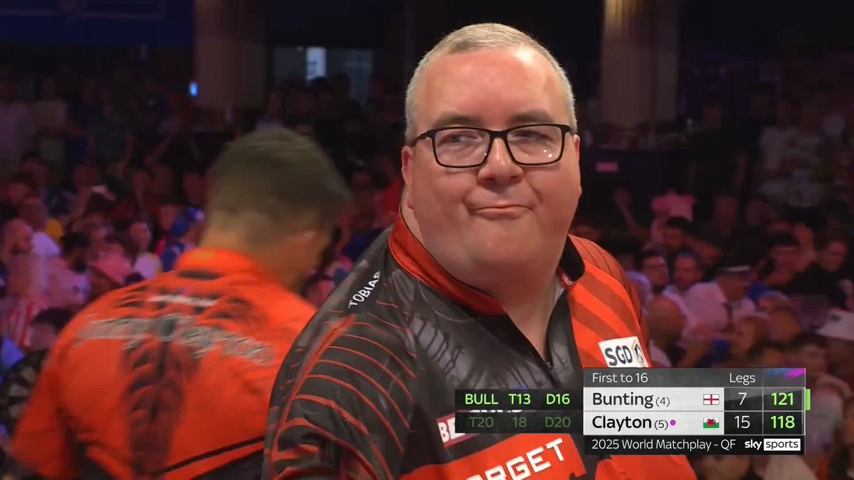 CLAYTON INTO THE SEMI-FINALS! A truly excellent performance from Jonny Clayton as he beats Stephen Bunting 16-7 to reach the last four in Blackpool... He will face James Wade for a place in the Final! 📺 #MatchplayDarts | QF