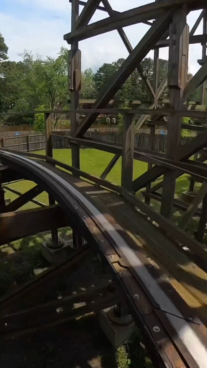 🔥 New track, same wild ride. #ElToro just got a major retrack, and this bull is running smoother (and faster) than ever! We’ve dropped a fresh #POV… now the real question is 👉 are you #teamwoodencoaster or #teamsteelcoaster? 👇 *Filmed with park-approved mounted devices.