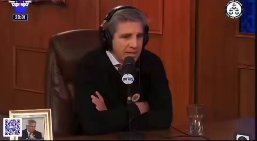 INSOLITO Caputo llorando porque tuvo que pagar la deuda que tomo Caputo. Chau me voy a la mierda.