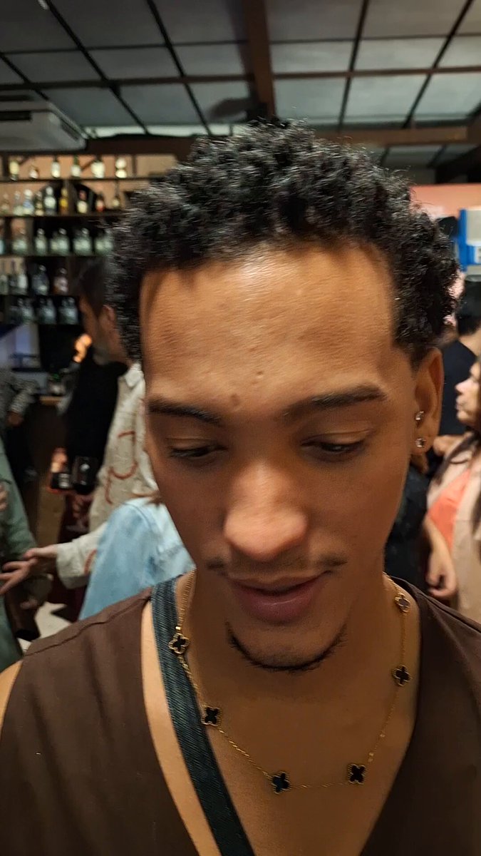 Nicollas Paixão falando do Peixinho na festa de #GuerreirosdoSol. Lembram do filho da Penha em #CheiasdeCharme? Então.