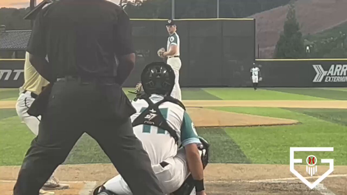 ‘27 Kaden Wasniewski (IL) FB: 92-95+ (2,700) SL: 79-83 (tight, bite) CH: 83-86 (pwr for whiffs. +) Premium arm strength w/ more on the way. Quiet intensity w/ whiff-heavy arsenal. Simple delivery w/ ⚡️⚡️. N2K 👍👍 #PBFG25 || Prep Baseball Illinois