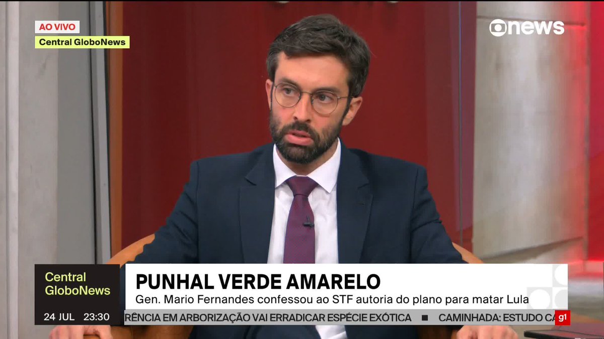“Pegando o gancho da tentativa de golpe e do plano Punhal Verde e Amarelo, que tinha como objetivo assassinar Lula, (Geraldo) Alckmin e Alexandre de Moraes, segundo a PGR, o Palácio do Planalto vê nesse episódio todo uma oportunidade de dizer para o mundo, porque a repercussão que está tendo no mundo vai ser maior se (os EUA) adotarem a Lei Magnitsky, que teve uma tentativa de golpe no Brasil, inclusive com plano de matar presidente, vice-presidente e ministro do STF. Na visão do governo, o mundo ainda não tem a dimensão do que aconteceu, então isso vai ser trabalhado nessa disputa de narrativa nos próximos dias”, diz Guilherme Balza sobre a relação entre o conflito diplomático, com envolvimento de Eduardo Bolsonaro, filho 03 do ex-presidente Jair Bolsonaro, réu no inquérito golpista, e a confissão do general Mario Fernandes de que é o autor do plano para matar o presidente Lula. ➡ Assista à #CentralGloboNews com Natuza Nery: #GloboNews