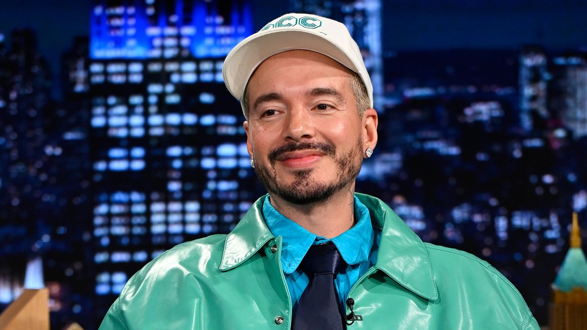 .J BALVIN’s superhero alter-ego is Espaisarman 🕷️🤣 #FallonTonight
