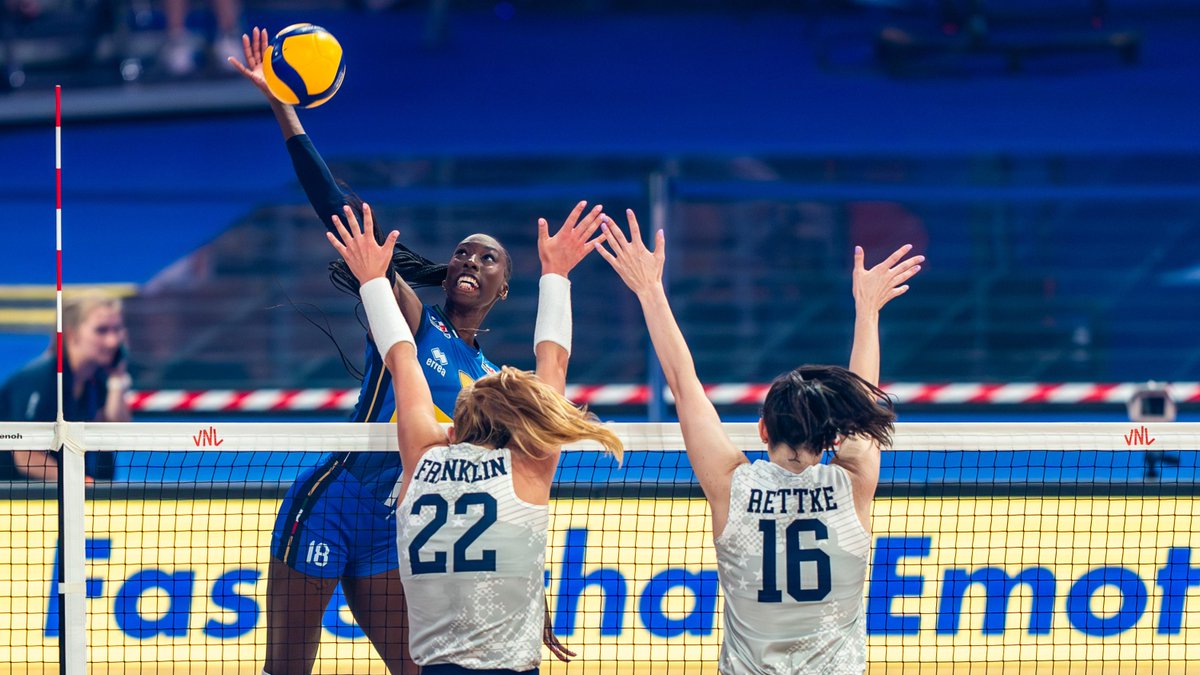 20 POINTS in 3 sets 🆚 the USA 🇺🇸 in the Quarterfinals. 2024 VNL MVP Paola Egonu is once again lighting it up — and now she’s leading Italy into the 2025 Semifinals 🆚 Poland 🇵🇱 #Volleyball #BePartOfTheGame