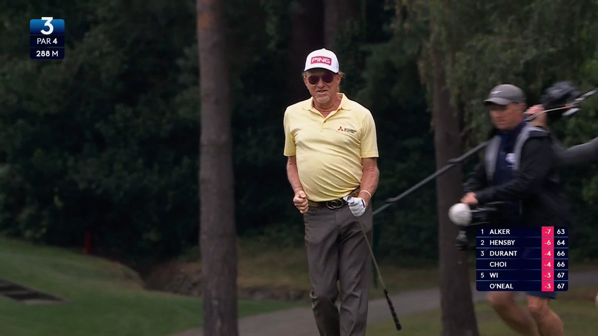 A shot of genius and a shimmy to follow 🤩 Miguel Ángel Jiménez rolling back the years 🇪🇸