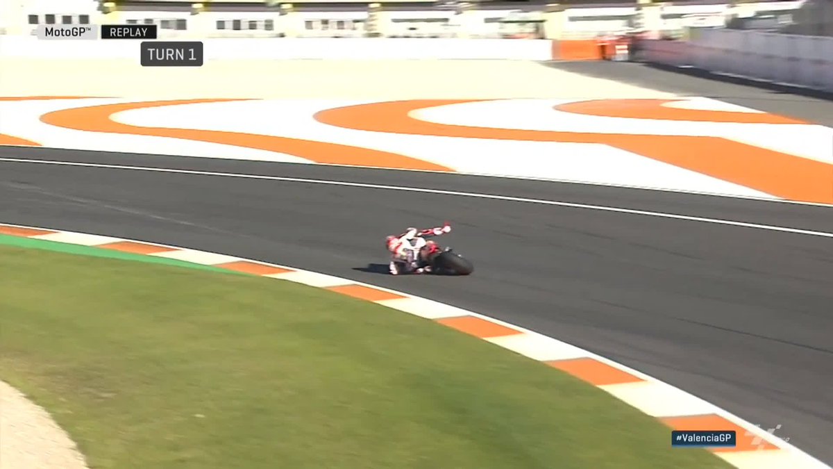 El vídeo del viernes: Marc Márquez salvando el título en Valencia 2017