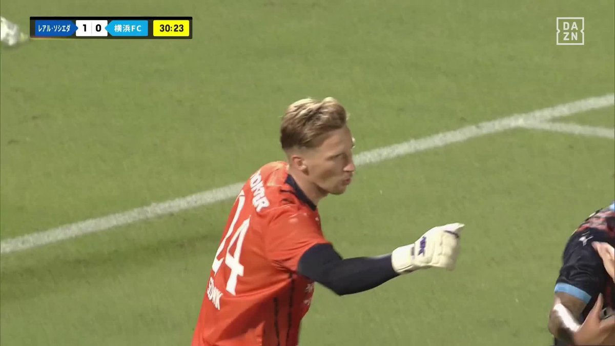 久保建英が決定機を迎えるもスウォヴィクがスーパーセーブ🧤🔥