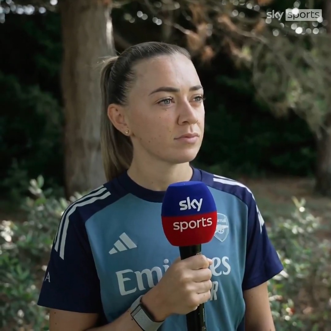Katie McCabe ๐ค Olivia Smith