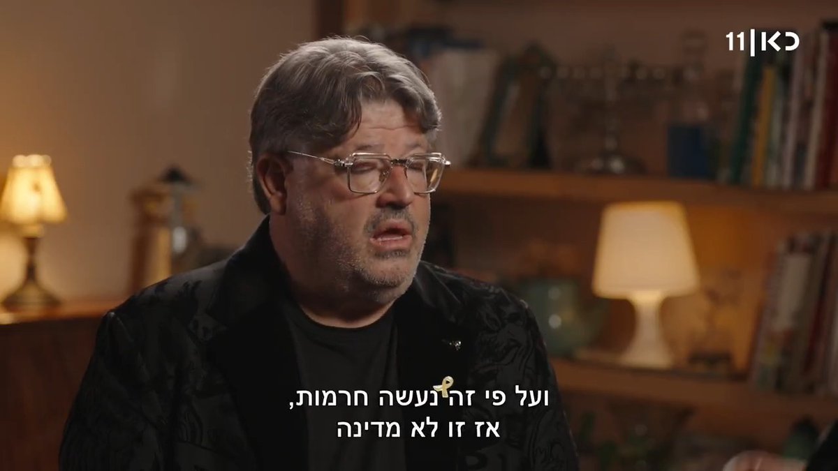 ״אתה היית נותן לילדה שלך להסתובב עם הפמליה של אייל גולן?״ רני רהב מסביר לרוני למה הוא ממשיך לייצג את אייל גולן, מה העוול שנעשה לו על ידי התקשורת, ומה אייל עצמו ענה לו כששאל על המקרה לפני שבע שנים #פגישה עם רוני קובן, מחר בשעה 21:30 בכאן 11 וכל הזמן בכאן BOX roni kuban רוני קובן ran rahav