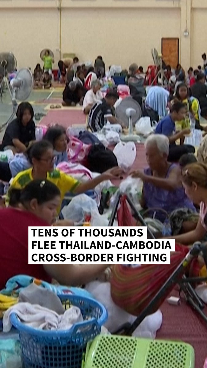 VIDEO: 🇹🇭 🇰🇭 Tens of thousands flee Thailand-Cambodia cross-border fighting Thailand's acting PM warned that clashes with Cambodia that have seen more than 130,000 people evacuated "could develop into war", as the countries traded deadly strikes for a second day #AFPVertical