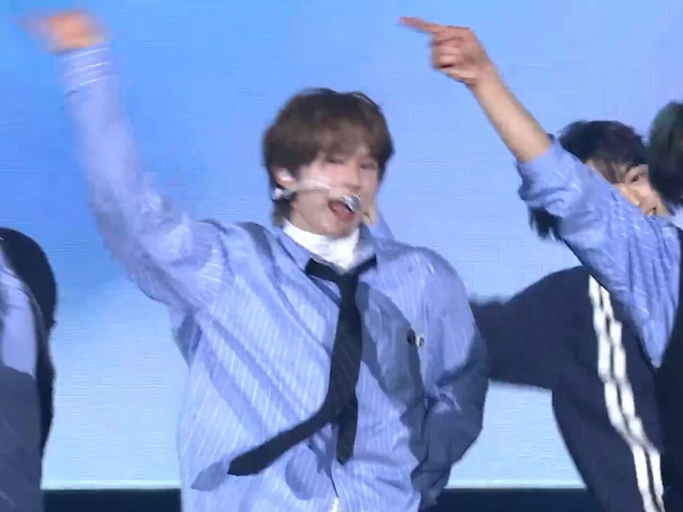 TWS having the most stable live vocals performance in 5th gen group isn’t talked about enough and we need to change that you can barely hear the music cz their mics volume is loud here