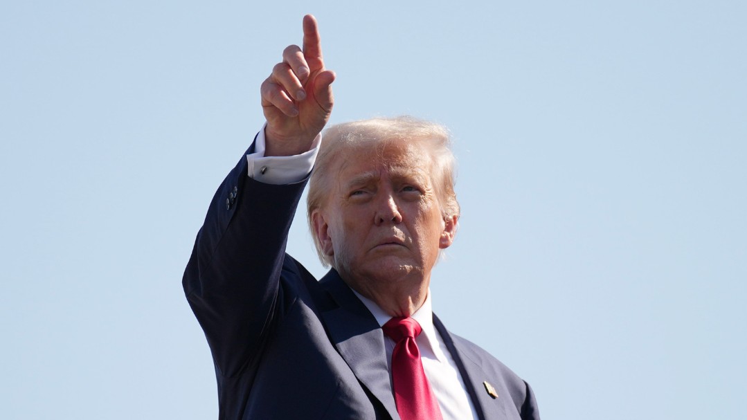 "I have nothing to do with the guy." President Trump tells the media they should be talking about people who were close with Jeffrey Epstein — "like Bill Clinton."