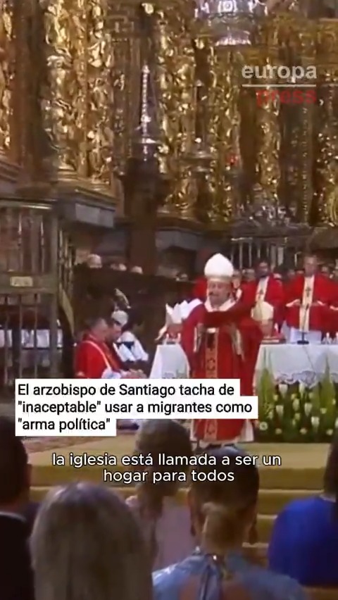 El arzobispo de Santiago pide ante Rueda y Feijóo "alzar la voz" en defensa de los migrantes y tacha de "inaceptable" utilizarlos "como arma política"