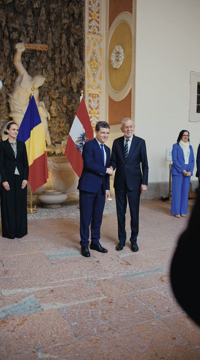 Es ist eine besondere Freude und Ehre, Präsident Nicușor Dan fast genau zwei Monate nach seinem Amtsantritt zu seinem ersten offiziellen Besuch in Österreich zu begrüßen. (1/2)