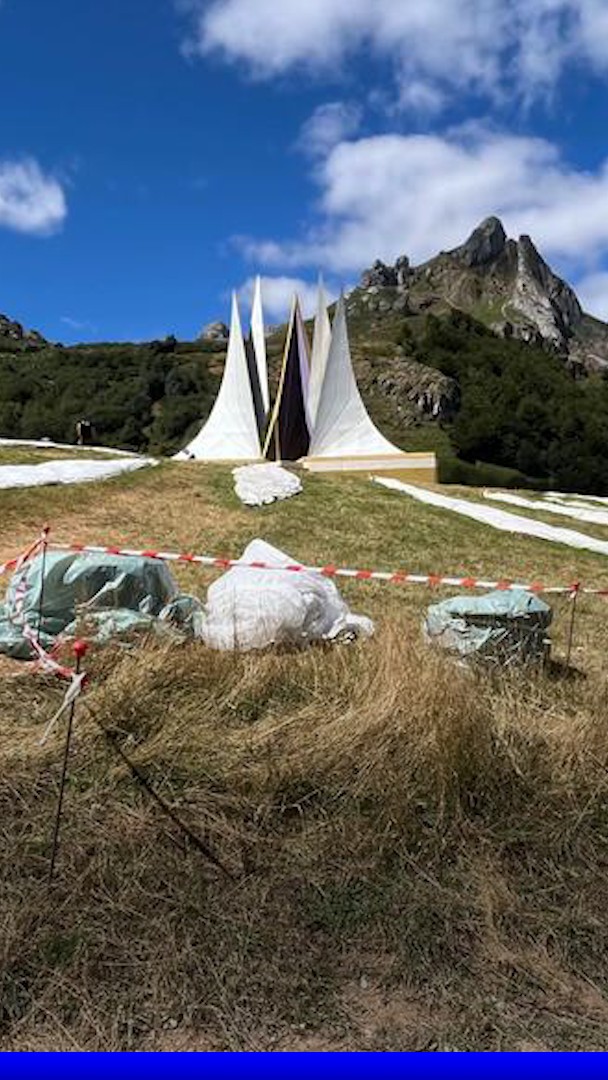 Des randonneurs ont eu la bonne surprise de tomber sur le décor du prochain “Hunger Games”, en pleine promenade au nord de l'Espagne