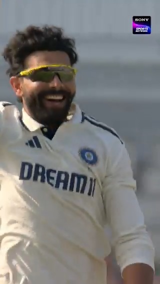 SIR JADEJA GETS THE MAIN WICKET OF JOE ROOT. 🫡