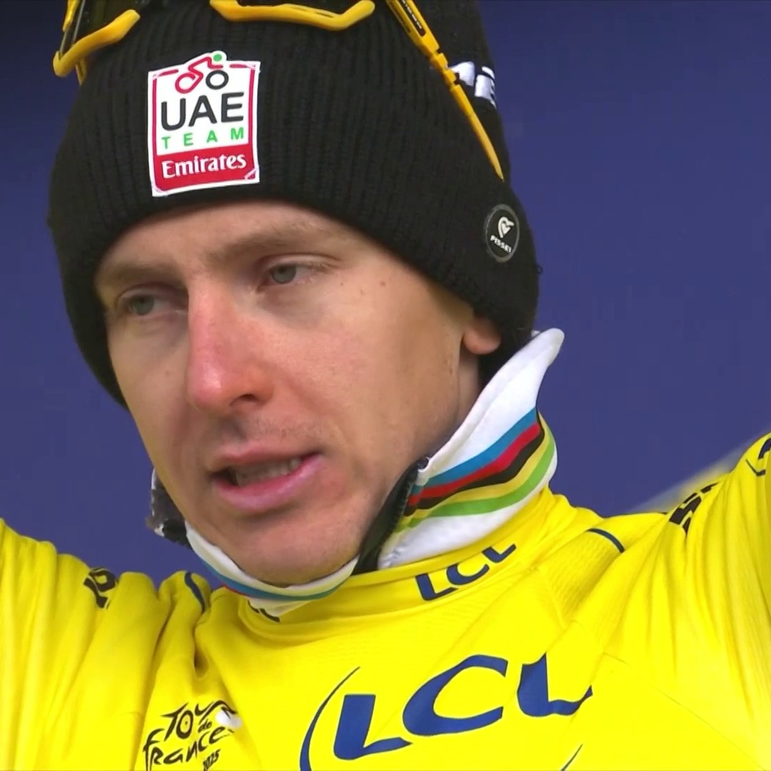 Pogacar sul podio: solo stanchezza o c'è qualcosa che non va? 🥶 #TDF2025 #EurosportCICLISMO