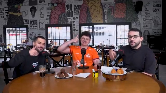 Agora tá liberado almoçar! 🍗 O Talkeshi chegou com um papo completíssimo sobre a Terceira Etapa da #LTASul com os "da casa": paiN dyNquedo e Tay 🔥 Quem chega mais forte 🔁 As principais mudanças nas equipes 🏆 O que esperar da disputa Confira o programa abaixo 👇